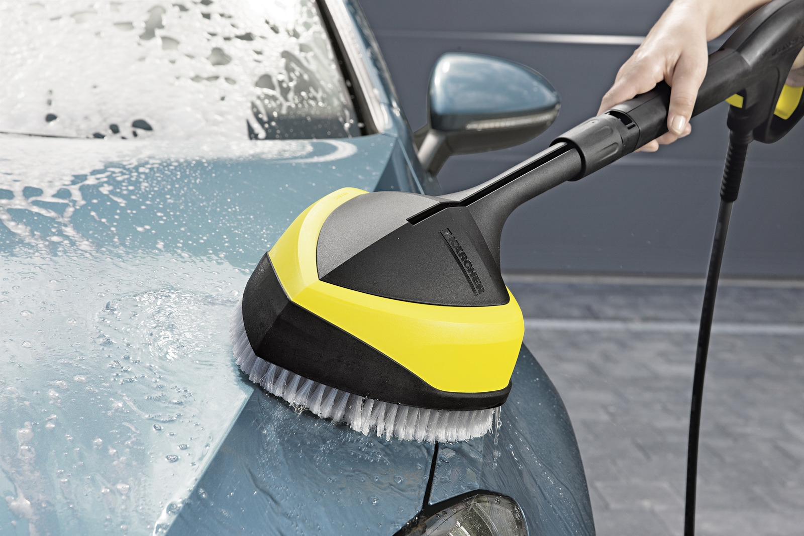 mycie karoserii szczotką Karcher czym czyścić samochód